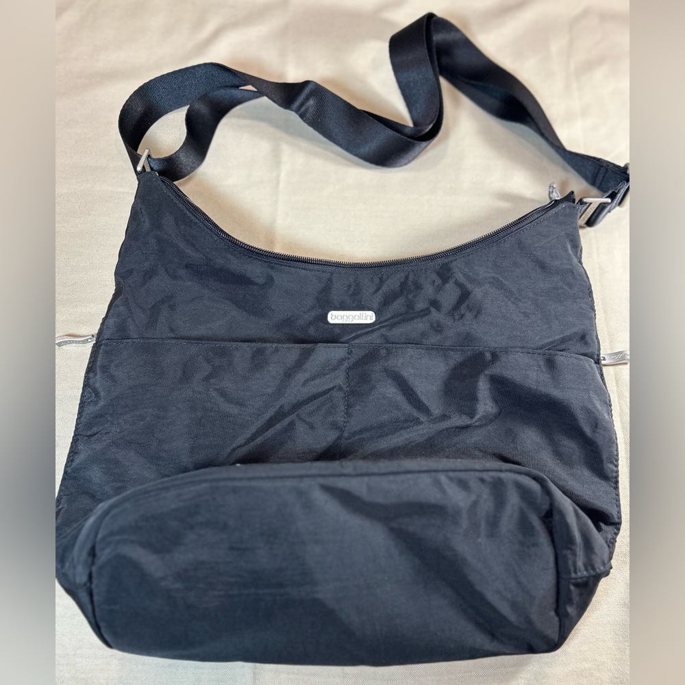 Baggallini Sleek Black Crossbody/Shoulder Bag
